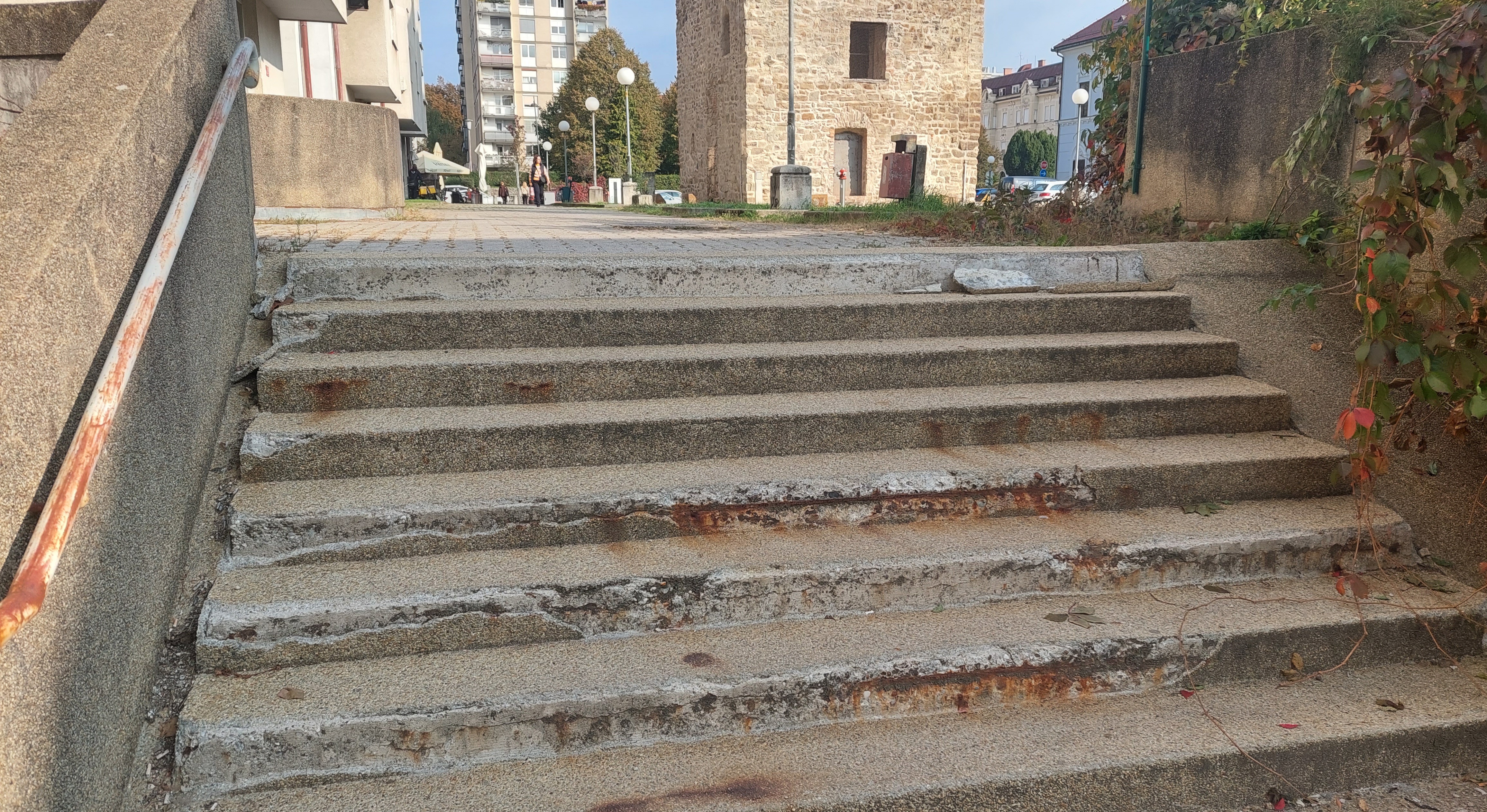 Popravite stopnice na Slovenski ulici v Mb