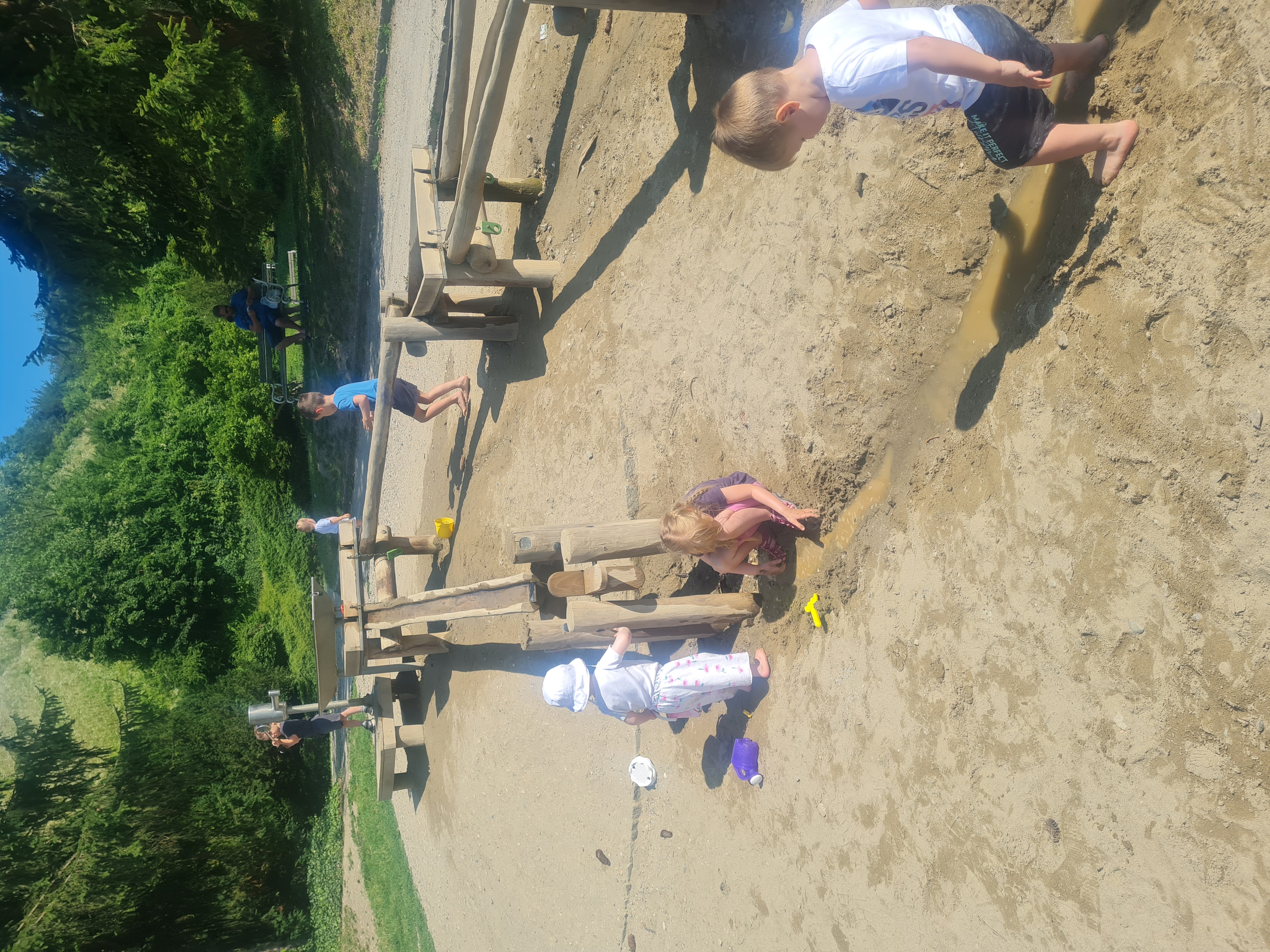 Igrala v mestnem parku - senca