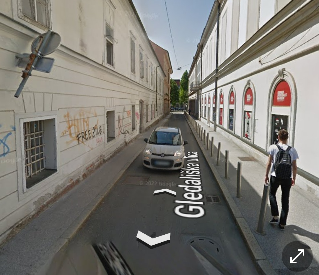S kolesom po Gledališki ulici