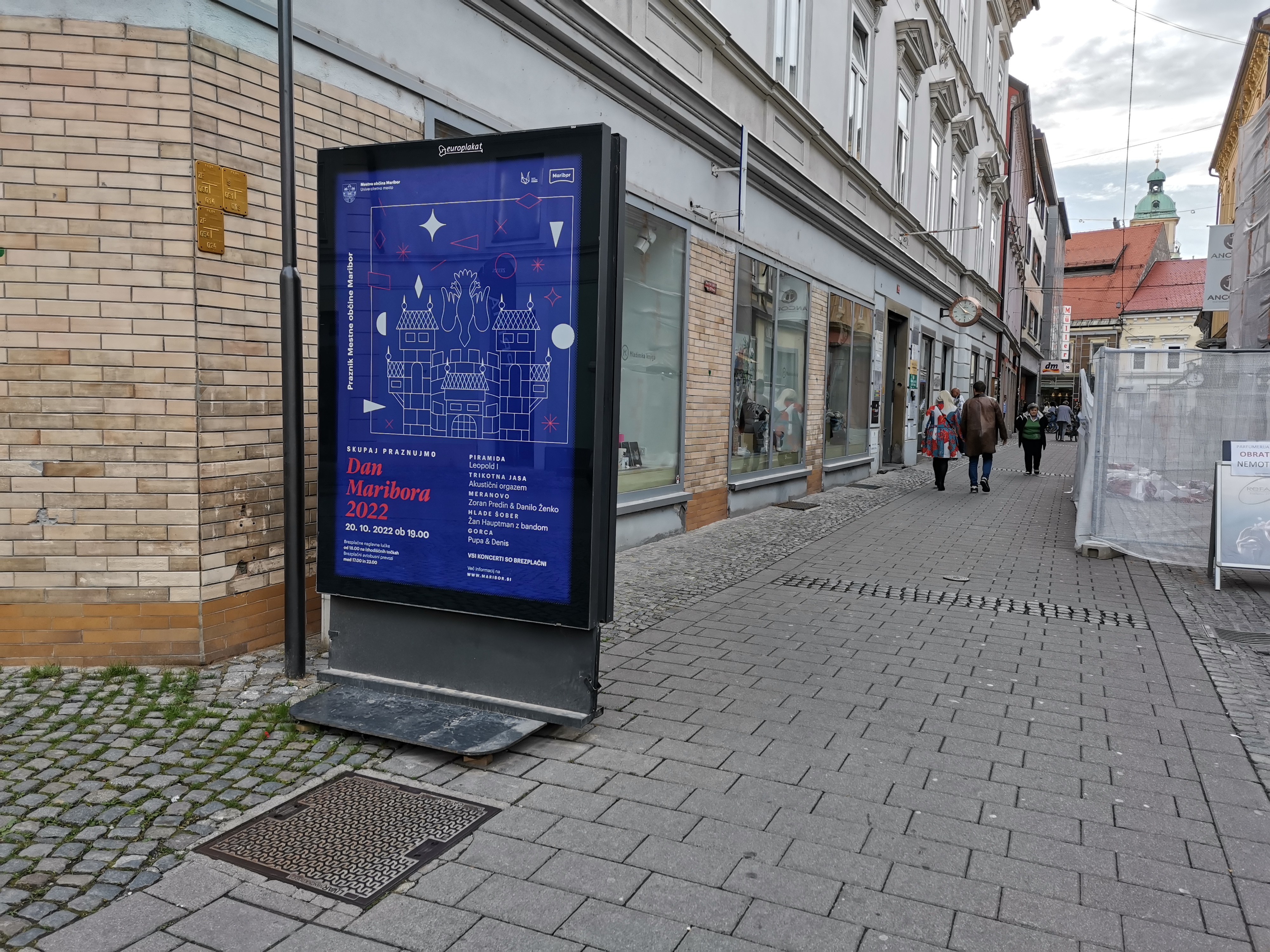 Moteč citylight na vogalu Jurčičeve in Vetrinjske