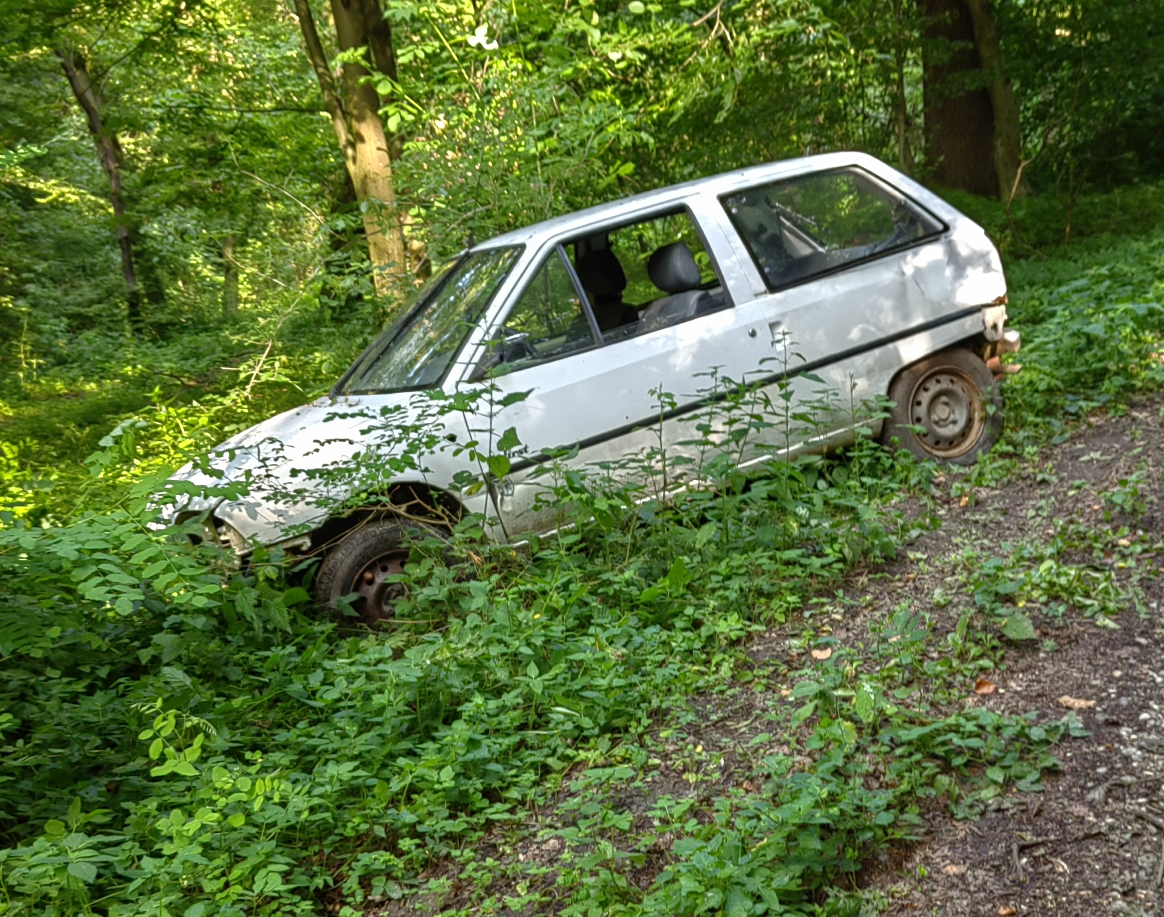 ZAPRITE VSE CESTE V STRAZUNU ZA AVTOMOBILE