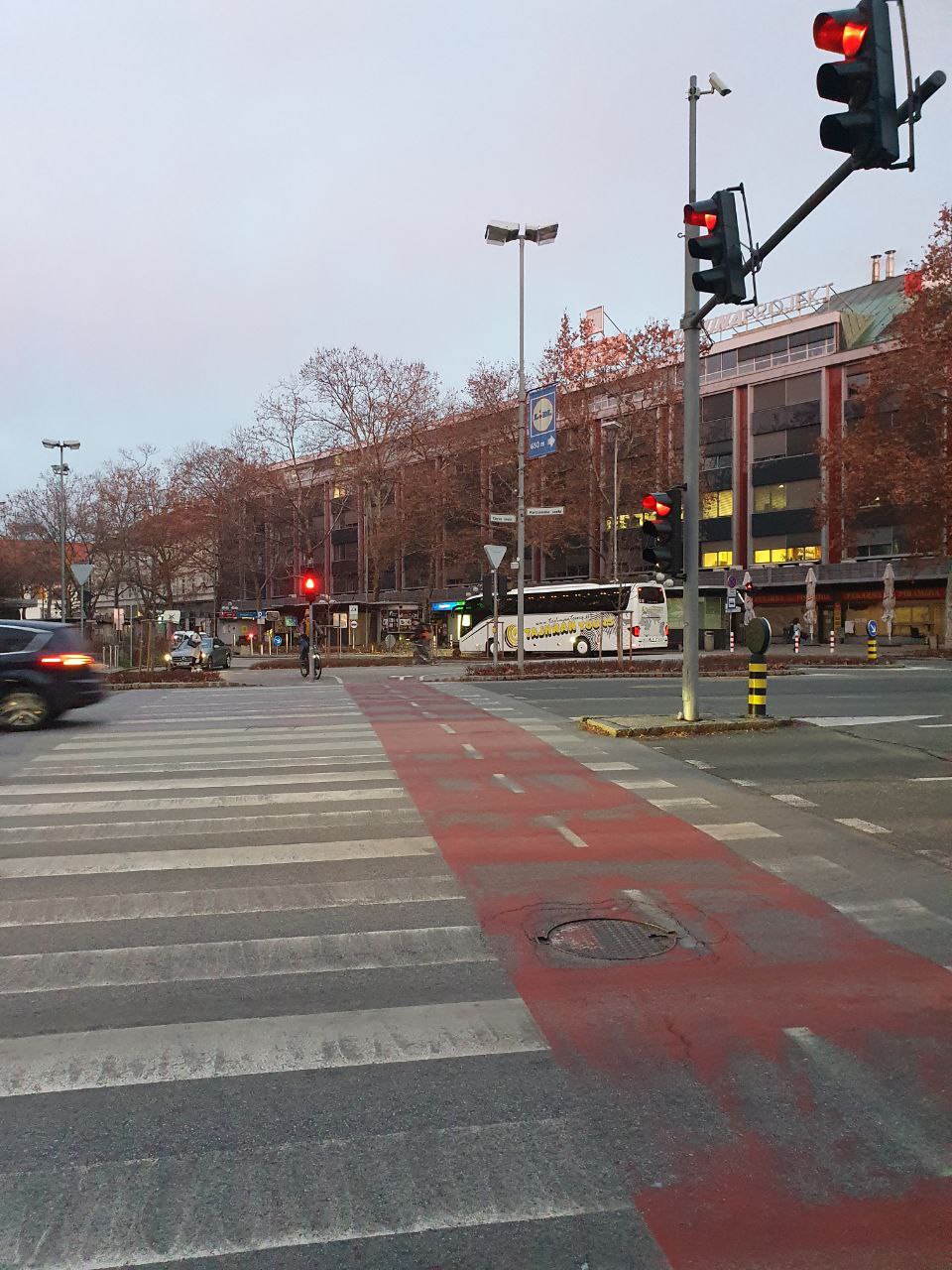 Nedelovanje odštevanja - semafor za pešce Titova