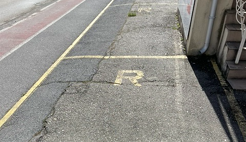 Oznaka "R" na javni površini?