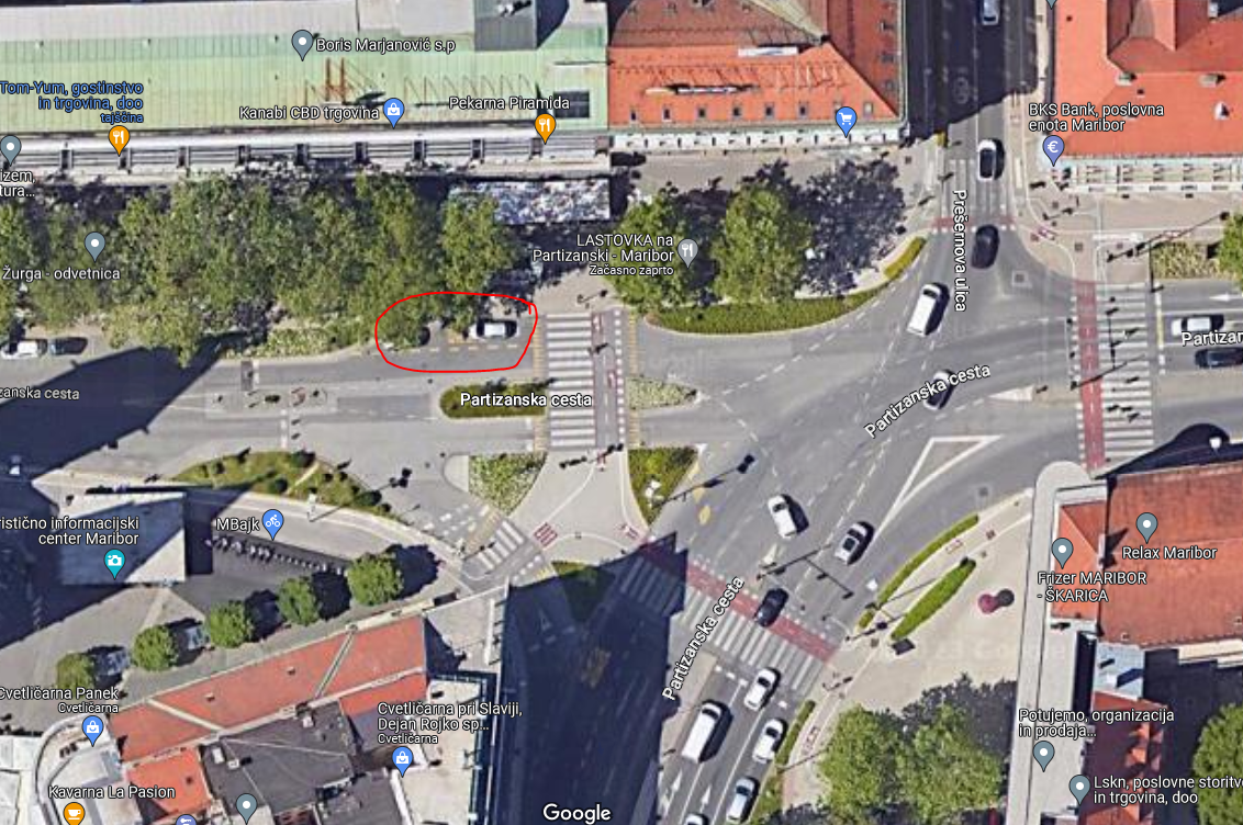 Dostavna niša (kiss and drop) v centru mesta